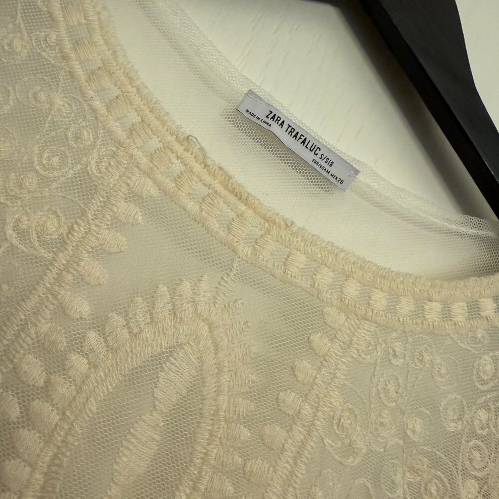 Flower Lace/Mesh Blouse - Picture 4 of 6